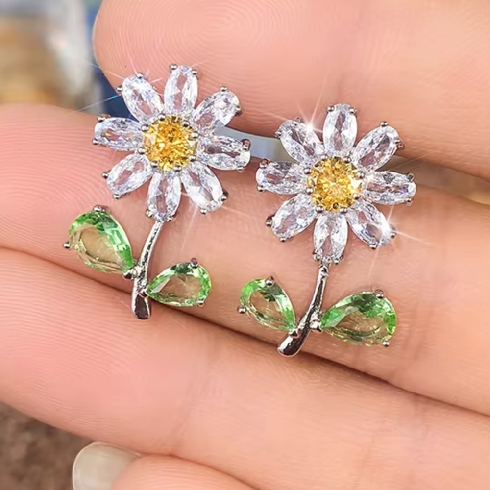 Daisy Floral Crystal Earrings - Picture 1 of 16